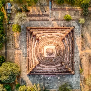 Quadratischer Tempel von oben